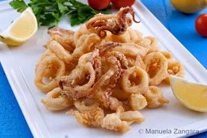 Fried calamari with a side dish